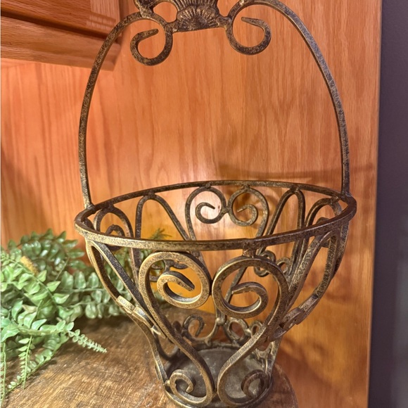 Vintage Iron Planter Basket with Shell And Scroll Motif , Medium, With Handles - Picture 2 of 9